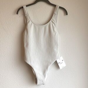 Sara Cristina R21G-rib white one-piece scoop neck swimsuit size Med NWT